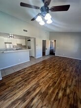 4565 Alamo St, Unit J in Simi Valley, CA - Foto de edificio - Building Photo