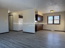 407 5th St E in West Fargo, ND - Building Photo