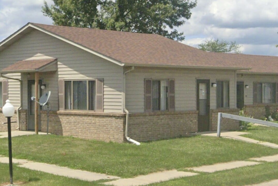 125 Shire Cres in Archbold, OH - Building Photo