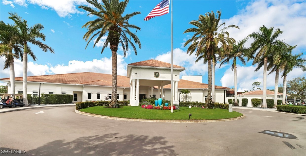 219 Fox Glen Dr in Naples, FL - Foto de edificio