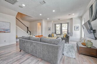 1352 Dorothy St in Houston, TX - Foto de edificio - Building Photo