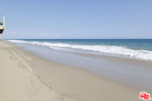 25366 Malibu Rd in Malibu, CA - Building Photo