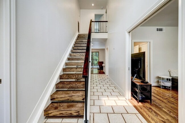 property at 201 Vanderpool Ln