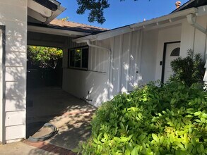 5646 Maynard Ave in Woodland Hills, CA - Building Photo - Building Photo