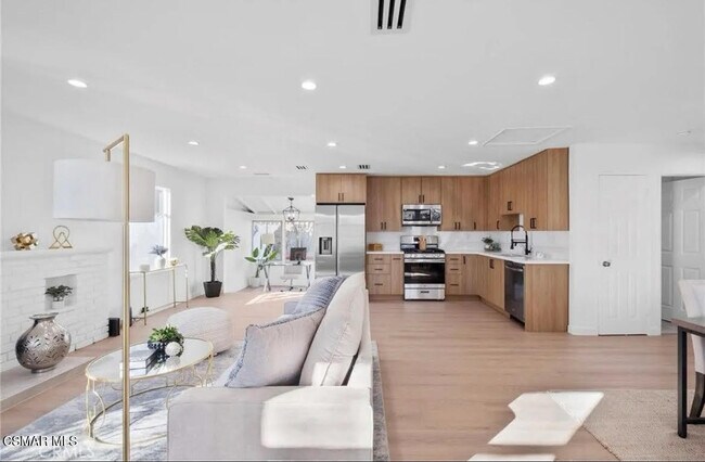 6251 Alcove Ave in Los Angeles, CA - Building Photo - Building Photo