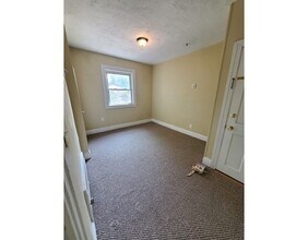 215 W Elm St-Unit -6 in Brockton, MA - Building Photo - Building Photo