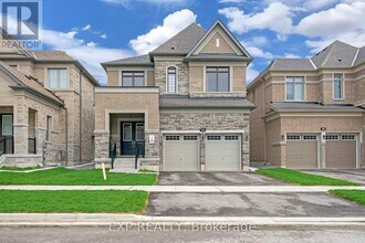 24 Sikura Cir in Aurora, ON - Building Photo - Building Photo