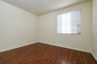 1224 S Corning St in Los Angeles, CA - Building Photo - Building Photo