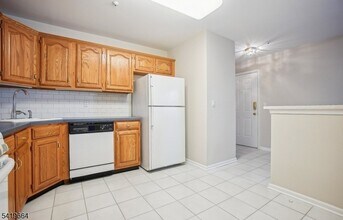 157 Potomac Dr in Bernards, NJ - Building Photo - Building Photo