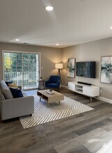 323 Stratford Pl, Unit 323 in Bound Brook, NJ - Building Photo - Building Photo