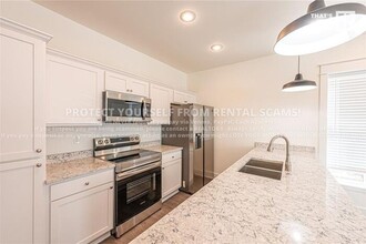 1390 Cleveland St in Fayetteville, AR - Building Photo - Building Photo