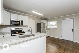 221 Edwards Ave in Orange City, FL - Building Photo - Building Photo