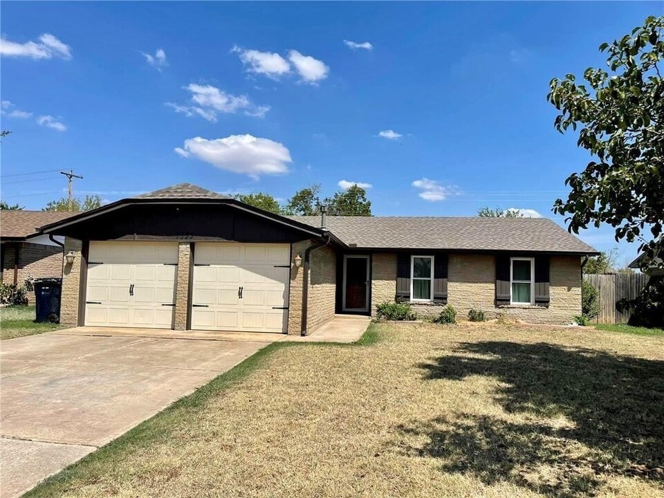 7533 NW 116th St in Oklahoma City, OK - Building Photo