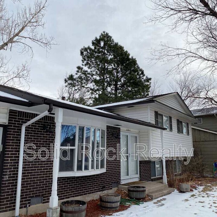 4811 Villa Cir in Colorado Springs, CO - Foto de edificio