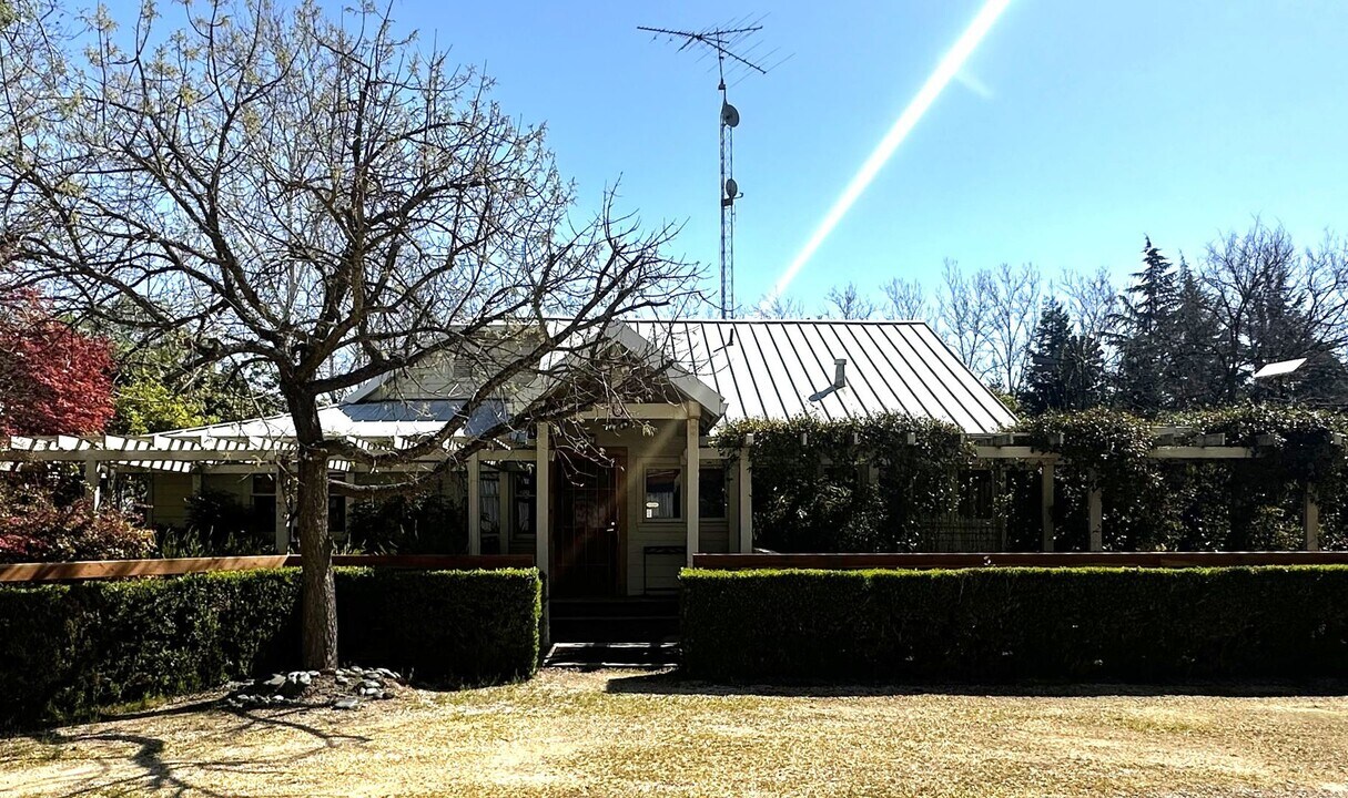 17 W Rio Bonito Rd in Biggs, CA - Building Photo