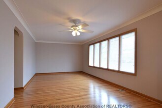 1060 Watson Av in Windsor, ON - Building Photo - Building Photo