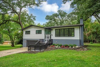 1001 Oak Ln in Algonquin, IL - Building Photo - Building Photo