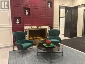 180 Front St E in Toronto, ON - Building Photo