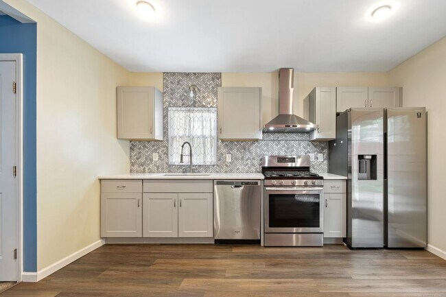 17 Crown St in New Britain, CT - Building Photo - Building Photo