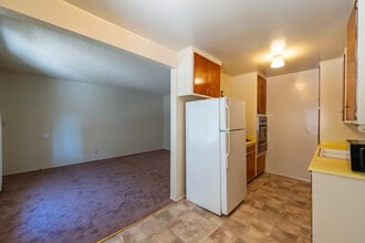 Foothill Terrace in Monrovia, CA - Foto de edificio - Building Photo
