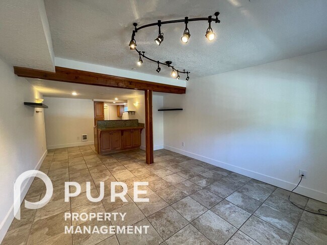 4004 NE Mallory Ave-Unit -3 in Portland, OR - Building Photo - Building Photo