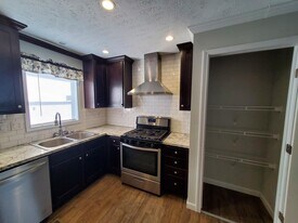 8 Swallow Ct in Orion Township, MI - Building Photo