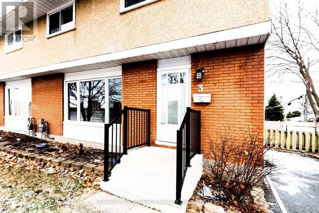 3 Farlane Blvd in Ottawa, ON - Building Photo - Building Photo