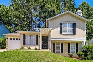 5551 Downs Way in Lithonia, GA - Building Photo