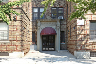 72 Seaman Ave in New York, NY - Building Photo - Building Photo