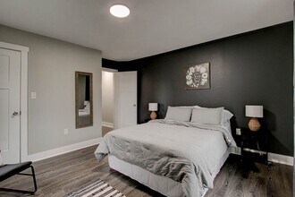 42 S Holmes Ave in Indianapolis, IN - Foto de edificio - Building Photo