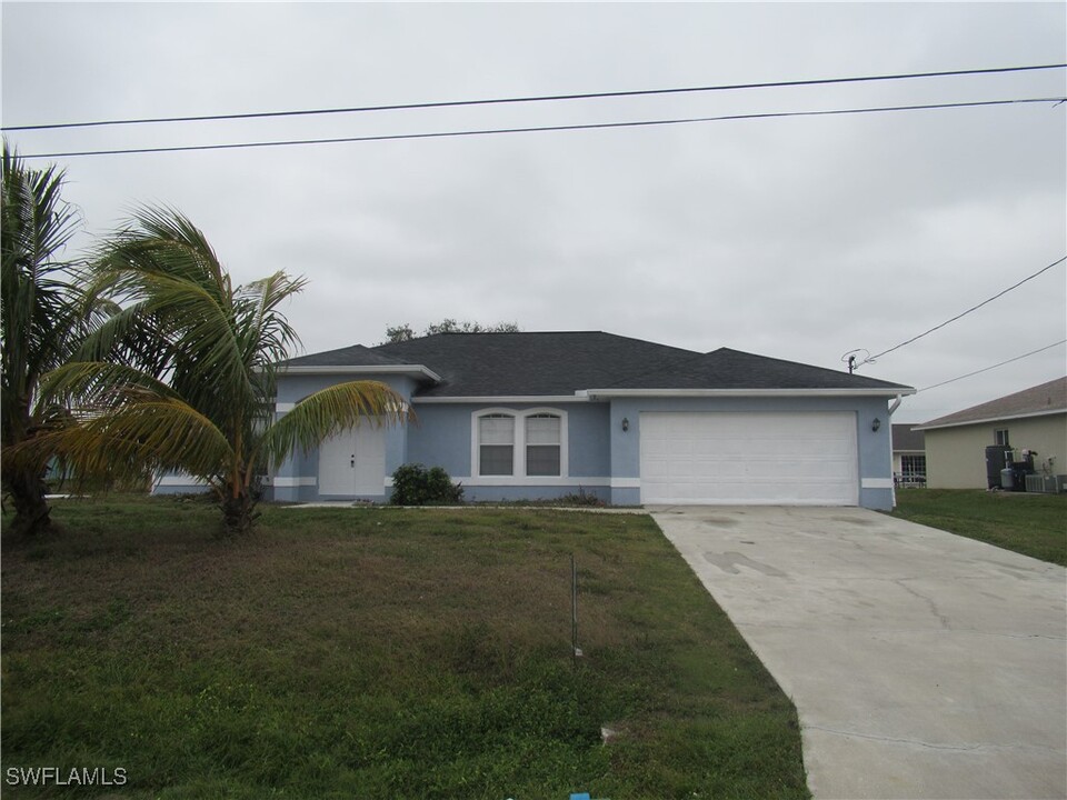 112 NW 18th Ave in Cape Coral, FL - Building Photo