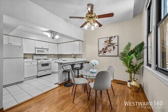 2123 N Clark St in Chicago, IL - Building Photo - Building Photo