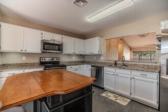 7730 W Shaw Butte Dr in Peoria, AZ - Building Photo - Building Photo