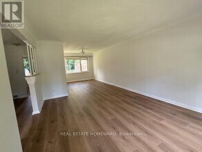90 Roanoke Rd in Toronto, ON - Building Photo - Building Photo