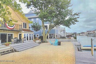 118 Alhama Dr in Brick, NJ - Building Photo