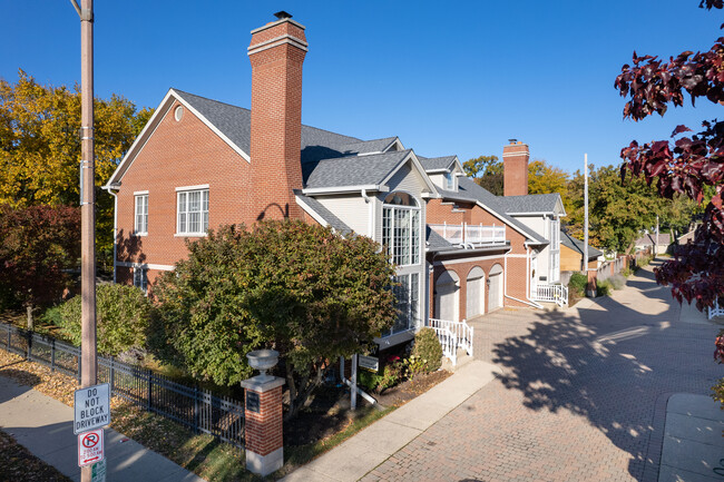 Wilmette Village Commons in Wilmette, IL - Building Photo - Primary Photo