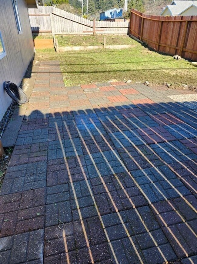 600 Easy St in Brookings, OR - Building Photo - Building Photo