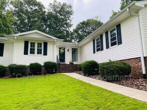 4724 Coach Hill Dr in Greenville, SC - Building Photo - Building Photo