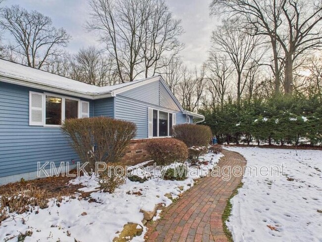 5743 Brookwood Dr in Akron, OH - Building Photo - Building Photo