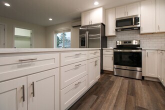 2295 Maple Ave NE in Salem, OR - Building Photo - Building Photo