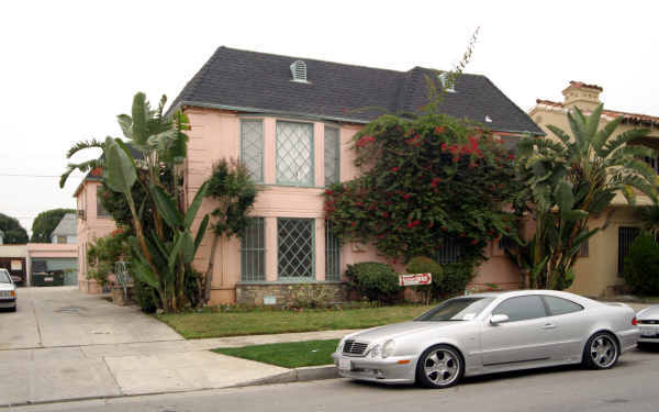 341 N Sierra Bonita Ave in Los Angeles, CA - Foto de edificio - Building Photo