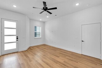 1884 Bernard St in Garland, TX - Foto de edificio - Building Photo