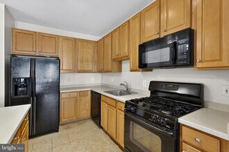 12001 Market St in Reston, VA - Foto de edificio - Building Photo