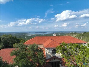 2000 Village Oak in Canyon Lake, TX - Foto de edificio - Building Photo