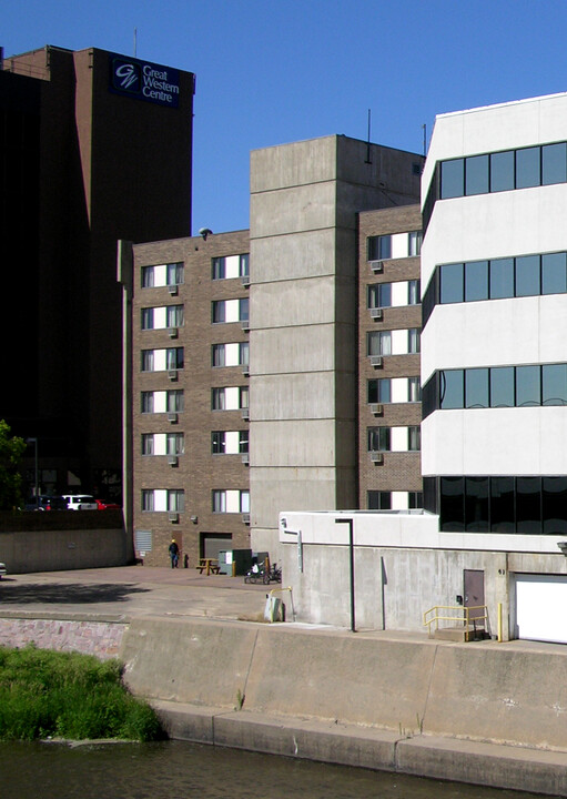 Huey Apartments in Sioux Falls, SD - Building Photo