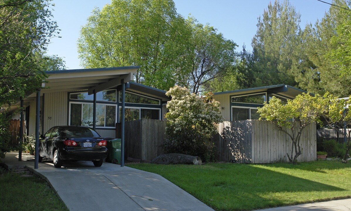 35-37 Kuhl Ct in Walnut Creek, CA - Foto de edificio