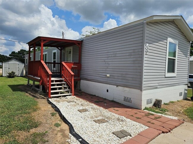 property at 136 Navasota Dr