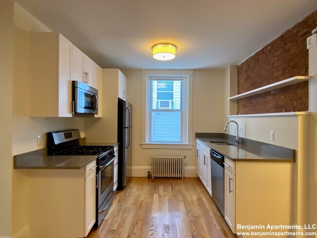 100 Harvard St, Unit 2 in Brookline, MA - Building Photo - Building Photo