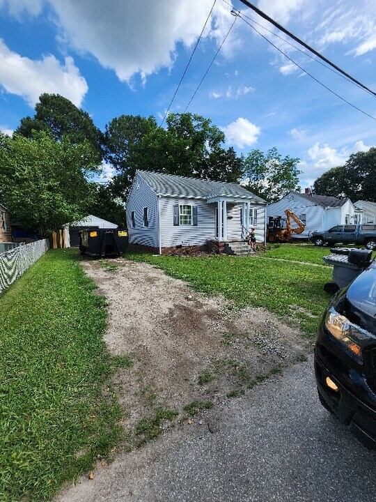 18 Cavalier Rd in Hampton, VA - Building Photo