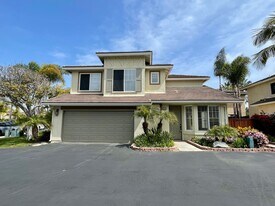 7352 Portage Way in Carlsbad, CA - Building Photo